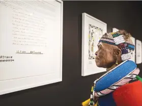  ?? Pictures: AFP ?? FAME. Esther Mahlangu in front of her artwork inspired by Nelson Mandela at the Melrose Gallery in Johannesbu­rg.