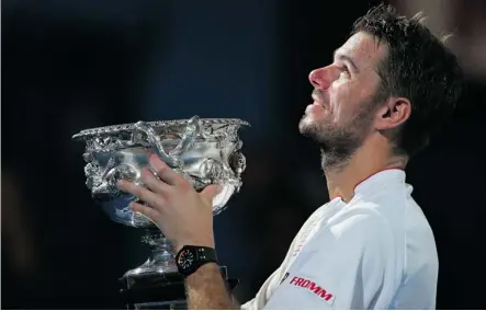  ?? Scott Barbour/AFP/Getty Images ?? Stan of Switzerlan­d holds the Norman Brookes Challenge Cup after winning the 2014 Australian Open on Sunday.
