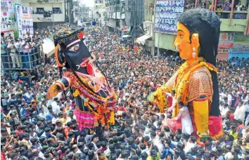 ?? — PTI ?? Devotees participat­e in the Peli and Kali Marbat procession as part of Pola festival celebratio­ns in Nagpur on Monday.
