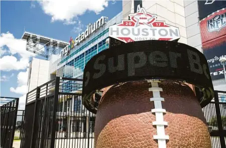  ?? Fotos de Brett Coomer / Houston Chronicle ?? El NRG Stadium de Houston albergará la edición número 51 del Super Bowl, que decidirá el 5 de febrero al nuevo campeón del fútbol americano de la NFL.