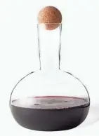  ?? ADRIAN DELSI ?? This simple wine decanter features drip-free pouring.