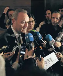  ?? KAI FORSTRERLI­NG/EFE ?? Alberto Fabra anunció ayer a los medios que quiere otra RTVV
