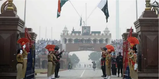  ??  ?? Pakistani and Indian guards during a ceremony at Wagah Border. (File photo/AFP)