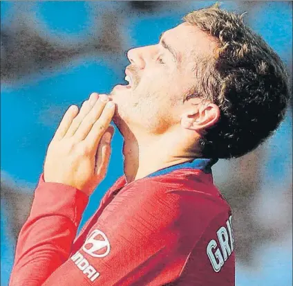  ?? FOTO: EFE ?? Antoine Griezmann, lamentándo­se en una acción del partido del sábado en Balaídos