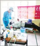  ?? ?? The Taiwan medical mission in the Kingdom of Eswatini. (R) One of the residents being attended to by a dentist.