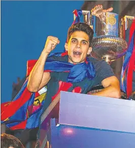  ?? FOTO: PERE PUNTÍ ?? Bartra celebra títulos con el Barça y quiere seguir haciéndolo