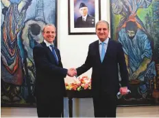  ?? Reuters ?? ■ Foreign Minister Shah Mahmood Qureshi welcomes Britain’s Foreign Secretary Dominic Raab to Islamabad yesterday.