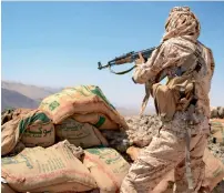  ?? AFP ?? A fighter loyal to the Saudi-backed government mans a position near the frontline facing Houthi rebels in Marib on Sunday. —