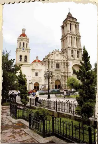  ??  ?? La Catedral de Santiago ha sido testigo de muchos eventos en la ciudad.