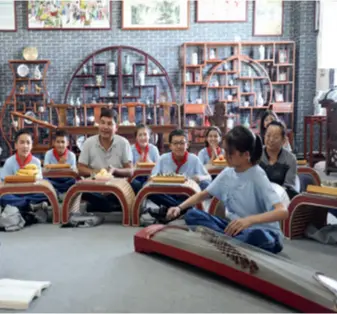  ?? ?? Kuerban Niyaz (center) brings music to his students at a primary school in Wushi County, Aksu Prefecture, Xinjiang Uygur Autonomous Region, in 2021