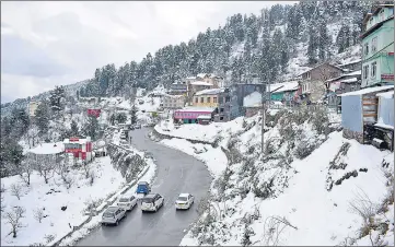  ?? DEEPAK SANSTA/HT ?? Kufri recorded a low of minus 1.6°C as it received fresh snowfall on Saturday.