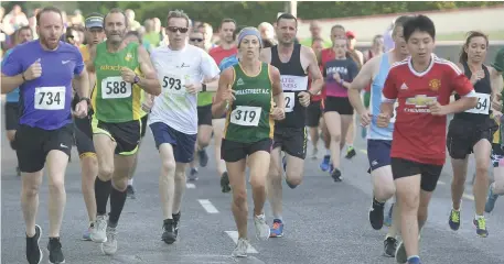  ?? Picture by John Tarrant. ?? Action from the Millstreet Five-Mile Road Race.