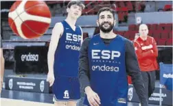  ?? Javier Belver / Efe ?? Ricky Rubio, sonriente, durante la concentrac­ión en Zaragoza.