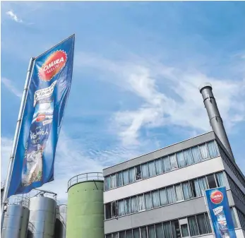  ?? FOTO: FELIX KÄSTLE ?? 27 Millionen Euro soll Lactalis für die Oberland Milchverwe­rtung Ravensburg (Omira) mit ihren beiden Standorten Ravensburg und Neuburg an der Donau gezahlt haben.