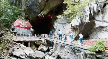  ??  ?? Tourist attraction: A file photo showing people walking up to the entrance of Kelam Cave at Kaki Bukit, Perlis.