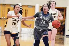  ?? Dave Phillips / For Hearst Connecticu­t Media ?? West Haven’s Amani Abuhatab (34) races to the hoop while Hand’s Aubrey Canth give chase on Friday.