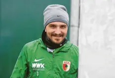  ?? Foto: Ulrich Wagner ?? Sportliche Misere: Für Stafylidis ist beim FCA derzeit nur Platz auf der Bank oder der Tribüne.