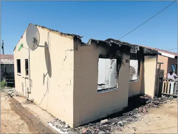  ?? Picture: BRIAN WITBOOI ?? CHARRED HOPES: An RDP house burnt by angry residents who were evicted in Motherwell NU29