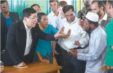  ??  ?? Myanmar Social Welfare Minister Win Myat Aye (L) talks to Rohingya refugees during his visit to the Kutupalong refugee camp in Bangladesh’s Ukhia district on Wednesday. — AFP