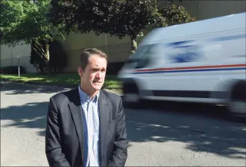  ?? Tyler Sizemore / Hearst Connecticu­t Media ?? U.S. Rep. Jim Himes, D-Conn., at the U.S. Post Office on West Avenue in Stamford Tuesday to hear firsthand from USPS staff about recent changes to the postal service.