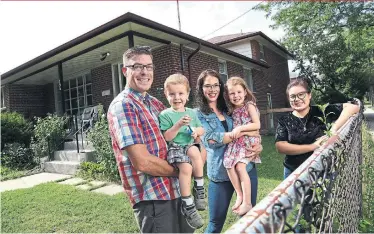  ?? RENÉ JOHNSTON/TORONTO STAR ?? Jesse and Joanna James struggled to find an affordable home in Willowdale, now the city’s priciest area for tenants.