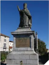  ??  ?? En el sentido de las agujas del reloj, la basílica de san Pedro con el río Tíber en primer término; monumento a Silvestre II en la ciudad de Aurillac; y una obra en el Museo Nacional de Bellas Artes de Río de Janeiro que representa el encuentro de Otón III con san Nilo.