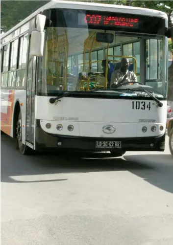  ??  ?? EDIÇÕES NOVEMBRO A mobilidade das pessoas nos centros urbanos é um dos grandes desafios das autoridade­s