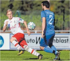  ?? FOTO: THOMAS SIEDLER ?? Die Sportfreun­de II mit Frank Wieser (weißes Trikot) wollen die Serie ausbauen.