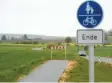  ?? Foto: Puchner, dpa ?? An dieser Stelle ist für Radfahrer und Fußgänger Schluss.