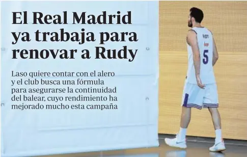  ?? IGNACIO GIL ?? Rudy Fernández abandona la cancha tras un entrenamie­nto con el Real Madrid