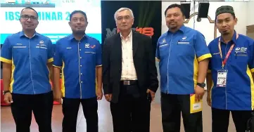  ??  ?? Institutio­n of Engineers Malaysia (IEM) Kedah/Perlis chairman Prof Dr Rezuwan Kamaruddin (second left) at the Industrial­ised Building System (IBS) Seminar in conjunctio­n with the Internatio­nal Constructi­on Week 2018. — Bernama photo