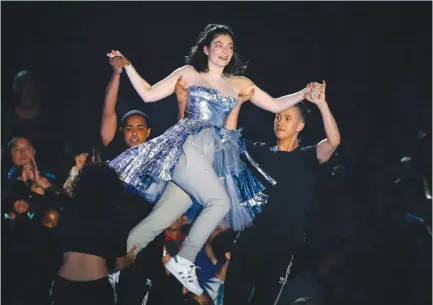  ??  ?? NEW ZEALAND singer Lorde performs at the 2017 MTV Video Music Awards in California in August.