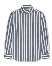  ??  ?? XACUS
Shirt in Cambrai cotton with double stripe / € 135