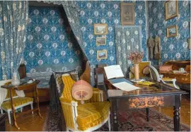  ??  ?? Ci-dessus, la chambre bleue où George Sand vécut à la fin de son existence.