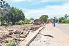  ??  ?? Bache formado en la nueva ruta durante el temporal.