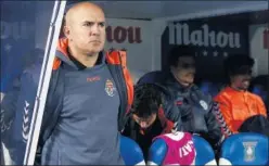  ??  ?? CALMA. Luis César seguirá en el banquillo blanquivio­leta.