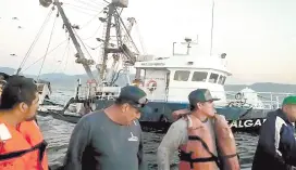  ?? ?? l Pescadores de Guaymas fueron rescatados en las costas de Ensenada tras irse a pique el barco sardinero en el que salieron a pescar en Baja California.