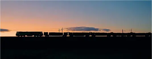  ?? STEVE SIENKIEWIC­Z ?? Colas’s No. 70814 is silhouette­d against the twilight at Bay Horse (between Lancaster and Preston) on December 1, with the 6J37/13.43 Carlisle to Chirk log train.