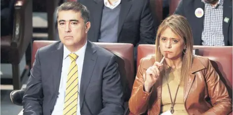  ??  ?? ► Los presidente­s de RN, Mario Desbordes, y de la UDI, Jacqueline van Rysselberg­he, respectiva­mente.