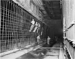  ?? City of Toronto Archives ?? Steel-rod reinforcem­ent for the walls is installed at the Queen Station in Toronto in 1950. A subway along Queen Street is overdue and something Torontonia­ns voted to build in a plebiscite in 1946, Lawrence Solomon writes.