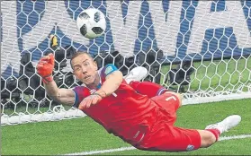  ?? FOTO: GETTY IMAGES ?? Halldorsso­n, portero de Islandia, paró el penalti lanzado por Leo Messi
