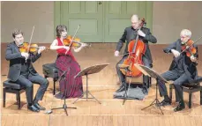  ?? FOTO: SCHUBERTIA­DE ?? Seit 15 Jahren spielt das Ensemble Cuarteto Casals in unveränder­ter Besetzung: Abel Realp, Vera Martinez Mehner, Arnau Tomàs Realp und Jonathan Brown (von links).