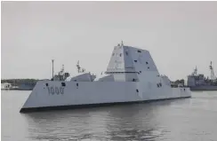  ?? Foto: US-Navy ?? Lenkrakete­n-Zerstörer USS Zumwalt auf dem Weg nach Jacksonvil­le