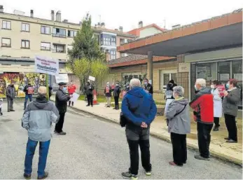  ?? Foto: N.M. ?? El Movimiento Pensionist­a de Sakana realizó ayer su última concentrac­ión.