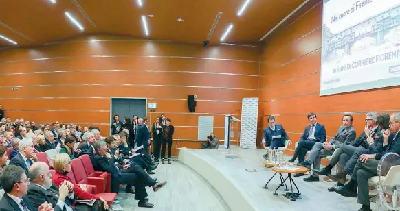  ??  ?? Sul palco, da sinistra: il direttore
del Corriere Fiorentino, Paolo Ermini; il sindaco di Firenze, Dario Nardella; il rettore dell’Ateneo di Firenze, Luigi Dei; il presidente della Camera di Commercio, Leonardo Bassilichi; il presidente di Pitti...