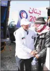  ?? KUNA photo ?? Dr Hilal Al-Sayer during an aid distributi­on for the needy.