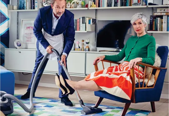  ?? Picture: KI PRICE ?? A modern man at work: Tom — pictured with his wife Claire — says he actually enjoys household chores