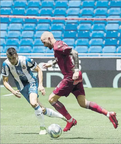  ?? FOTO: EFE ?? Aleix Vidal se retiró en el descanso en el duelo del pasado sábado contra el Espanyol y también se perderá el duelo de esta tarde