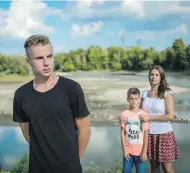  ?? TYLER ANDERSON / NATIONAL POST ?? After several attempts to remain in Canada, Vladyslav Zadorozhny­i, left, his younger brother Andriy Ryabinin, 7, and mother Maryna Zadorozhna, right, were deported to Ukraine this weekend.