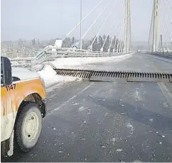  ?? ONTARIO PROVINCIAL POLICE VIA TWITTER ?? A section of the Nipigon River Bridge split apart and heaved upward by 60 centimetre­s or more on Sunday.